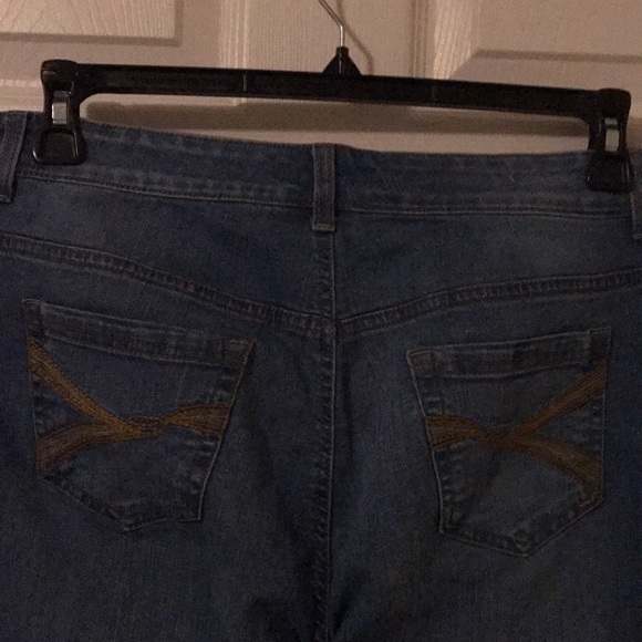 BANDOLINO/ Tatyana… Jeans from Macy’s so cute!! - Picture 4 of 4